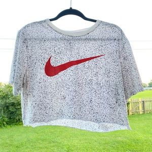 Cropped Nike Tee
